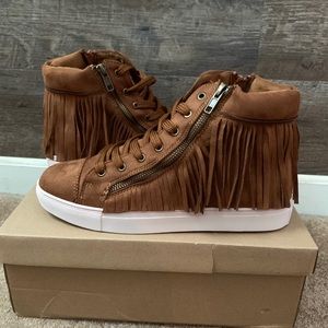 NWT Joyfolie Fringe Sneakers sz 10